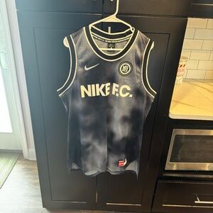 NIKE F.C. SLEEVELESS SOCCER TOP